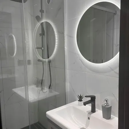 Lilly - Free Parking